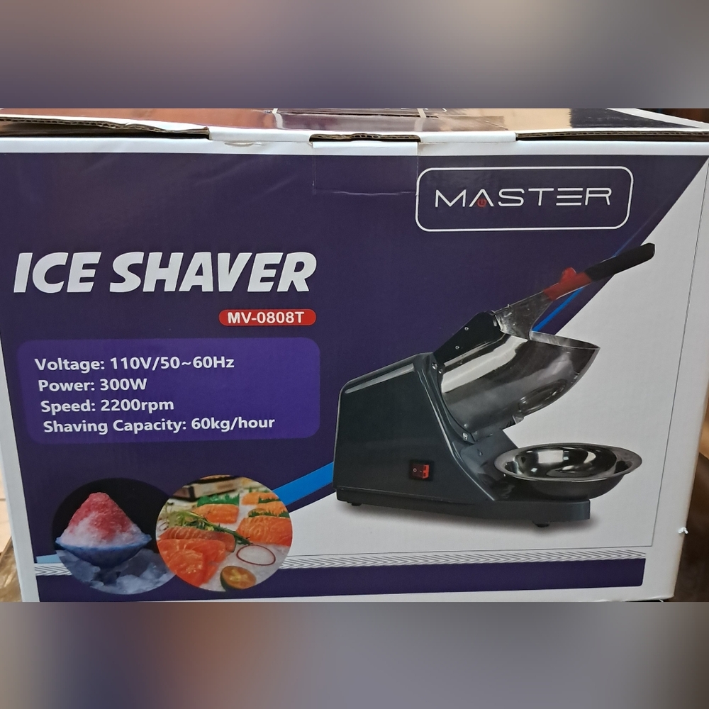 Masters Ice Shaver in Black and Silver
